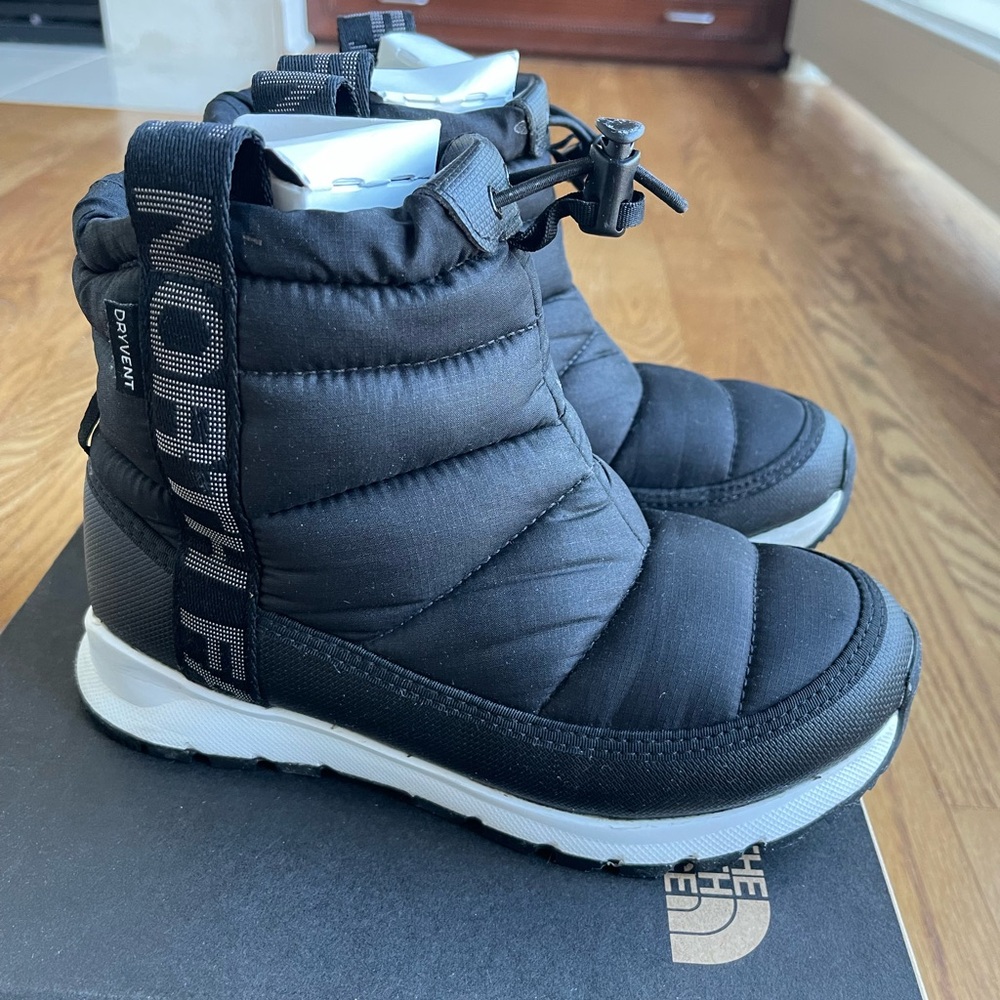 The North Face Youth THERMOBALL Pull-On Waterproof Boots, Size 3